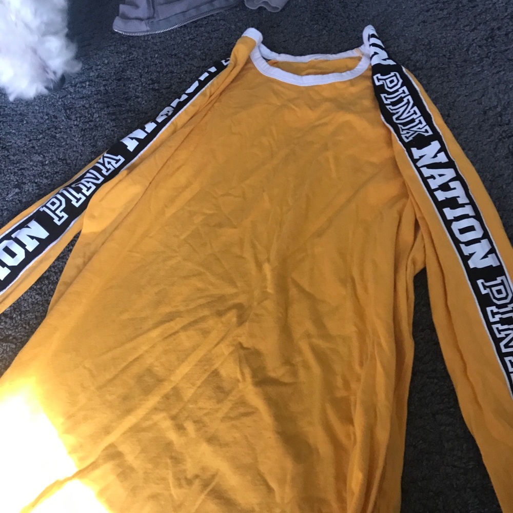 VS long sleeve t shirt  size is small/ med fit